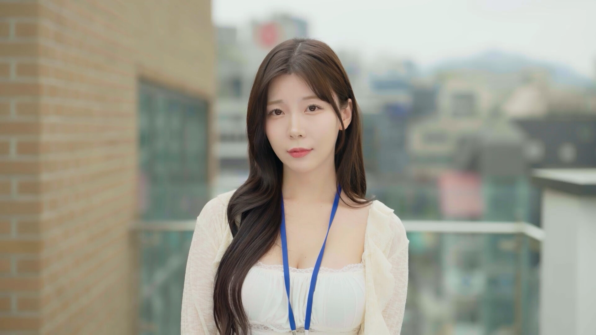 嘘, 美女拍摄中