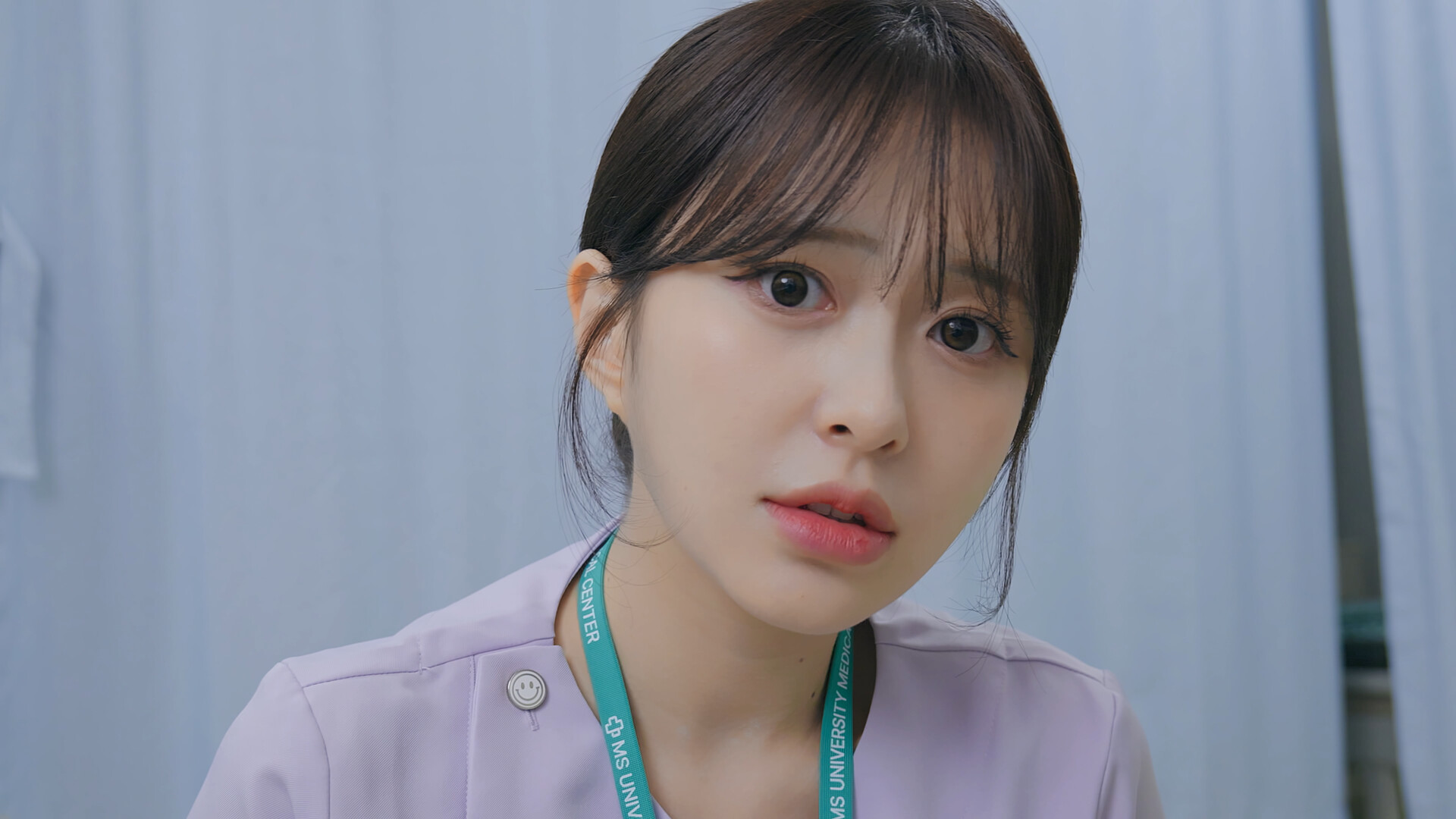 阿西, 美女室友竟然…？