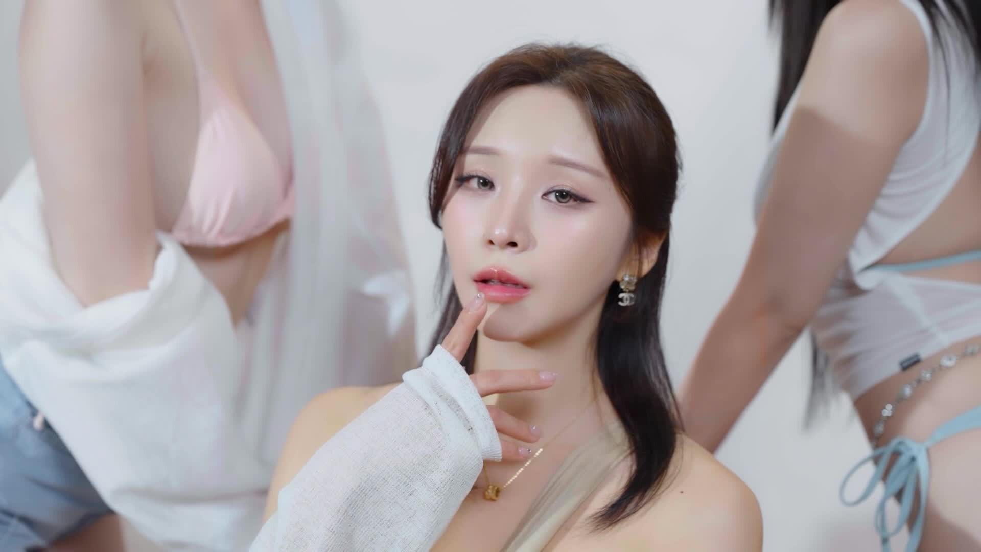 嘘, 美女拍摄中