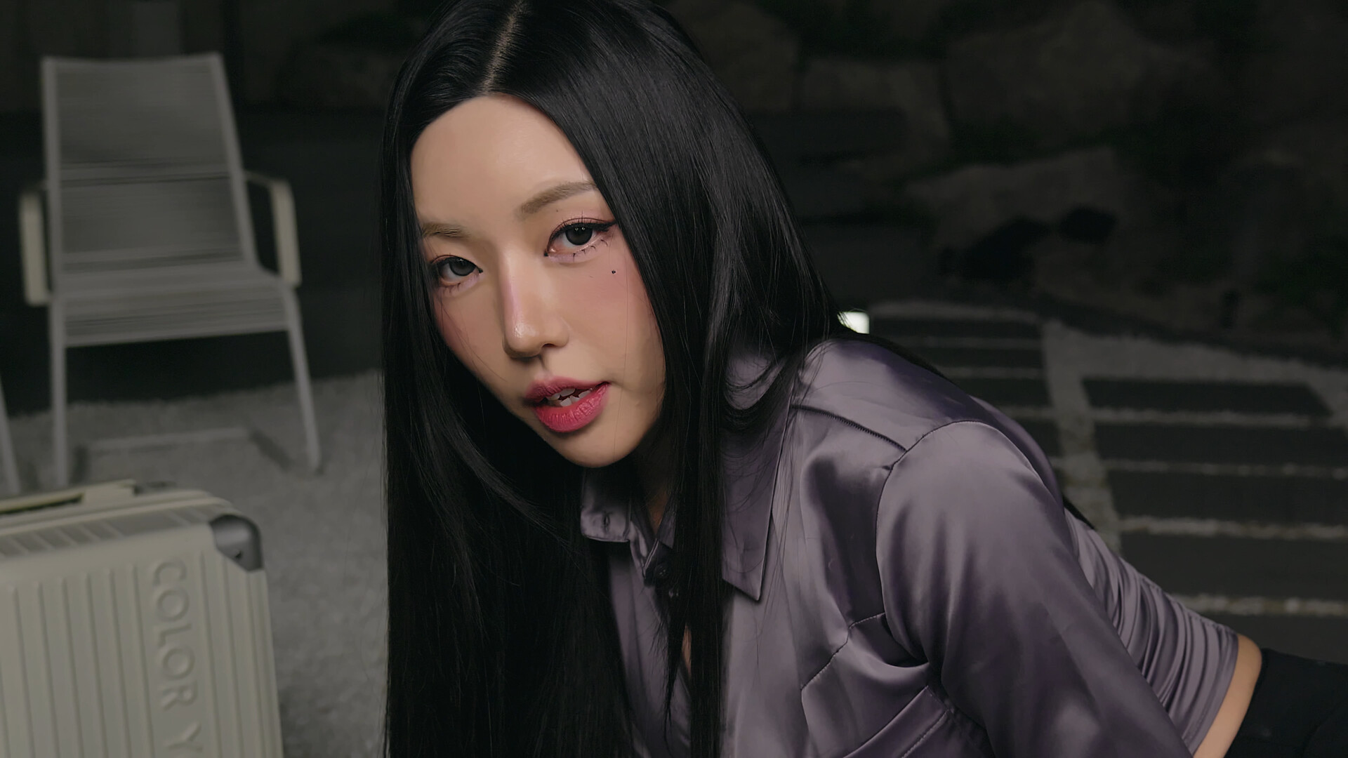 阿西, 美女室友竟然…？